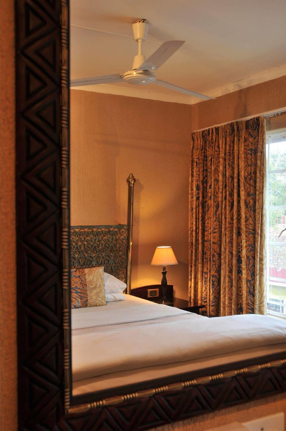Sunset Manor Bed & Breakfast Mbombela Екстериор снимка