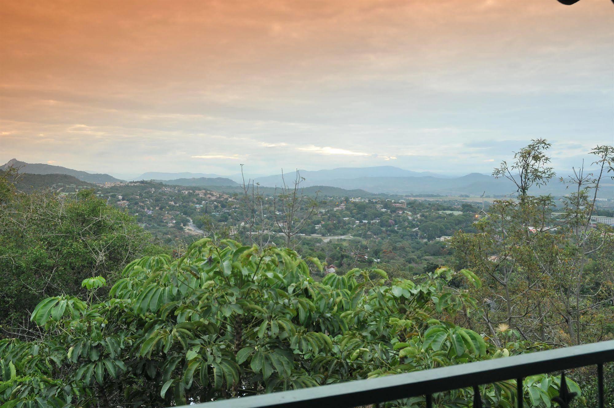 Sunset Manor Bed & Breakfast Mbombela Екстериор снимка